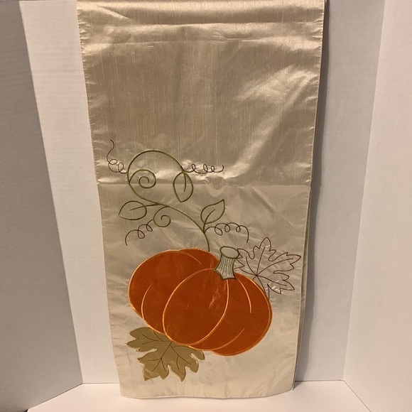 PUMPKIN TABLE RUNNER - Picture 1 of 3